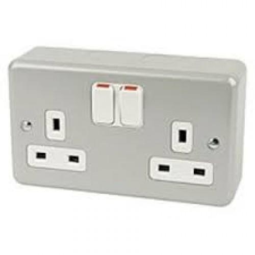 MK K2946ALM METALCLAD 13A DP 2G SWITCHED SOCKET
